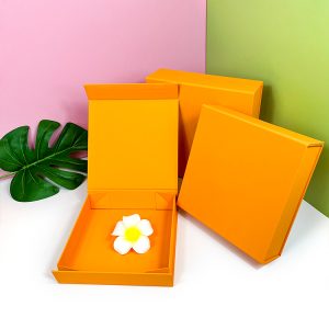 Innovative Stylish Yellow Five Panels Foldable Magnetic Closure Gift Boxes with Customized Sizes