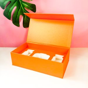 Four Panels Magnetic Closure Flip Rigid Boxes with Reverse UV Varnish for Skincare Products Storage